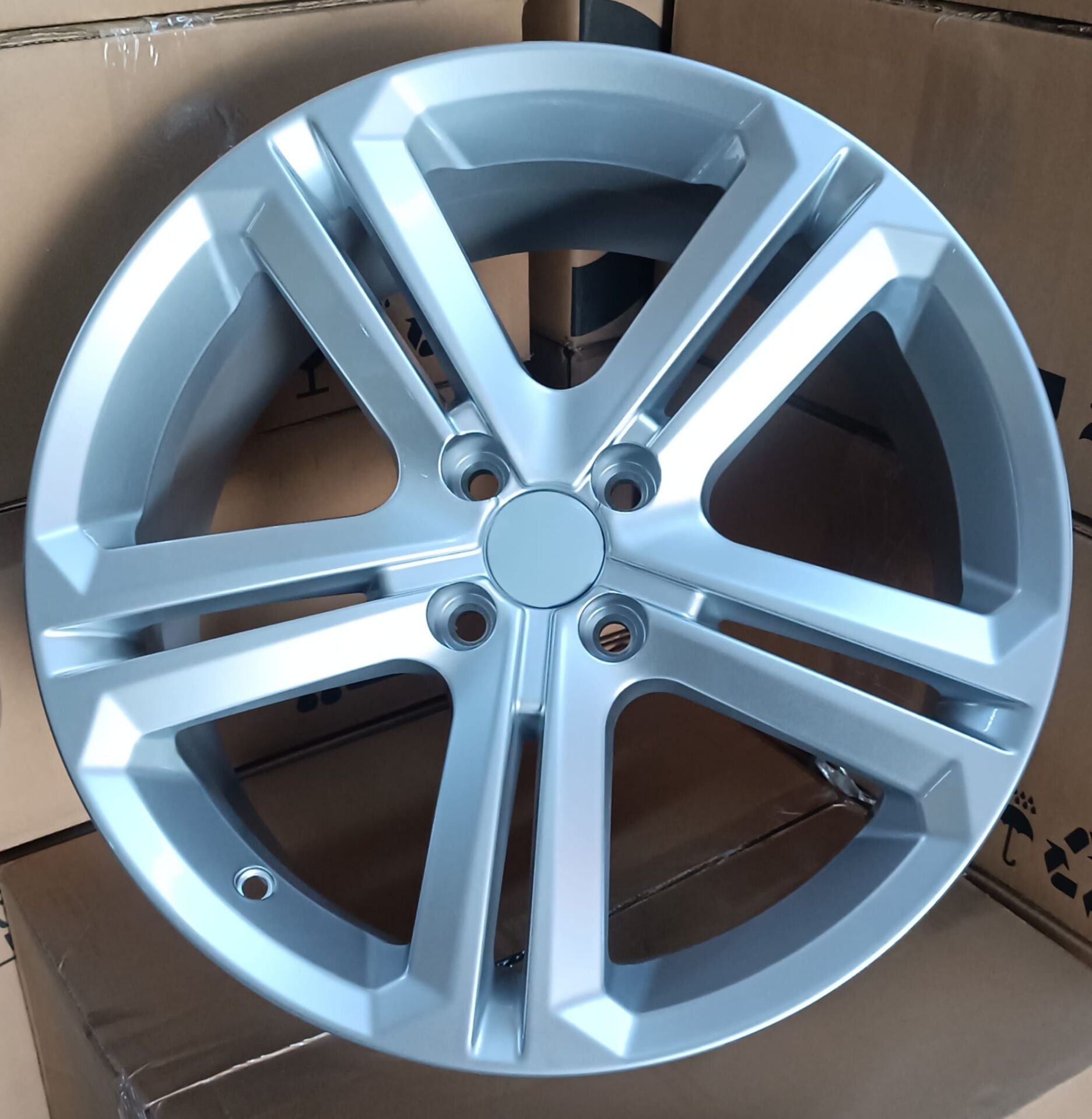 17 MALLORY JANT-7.5X17 4X108 17 inç ET:35 CB.63.4 SİLVER JANT FORD JANTI