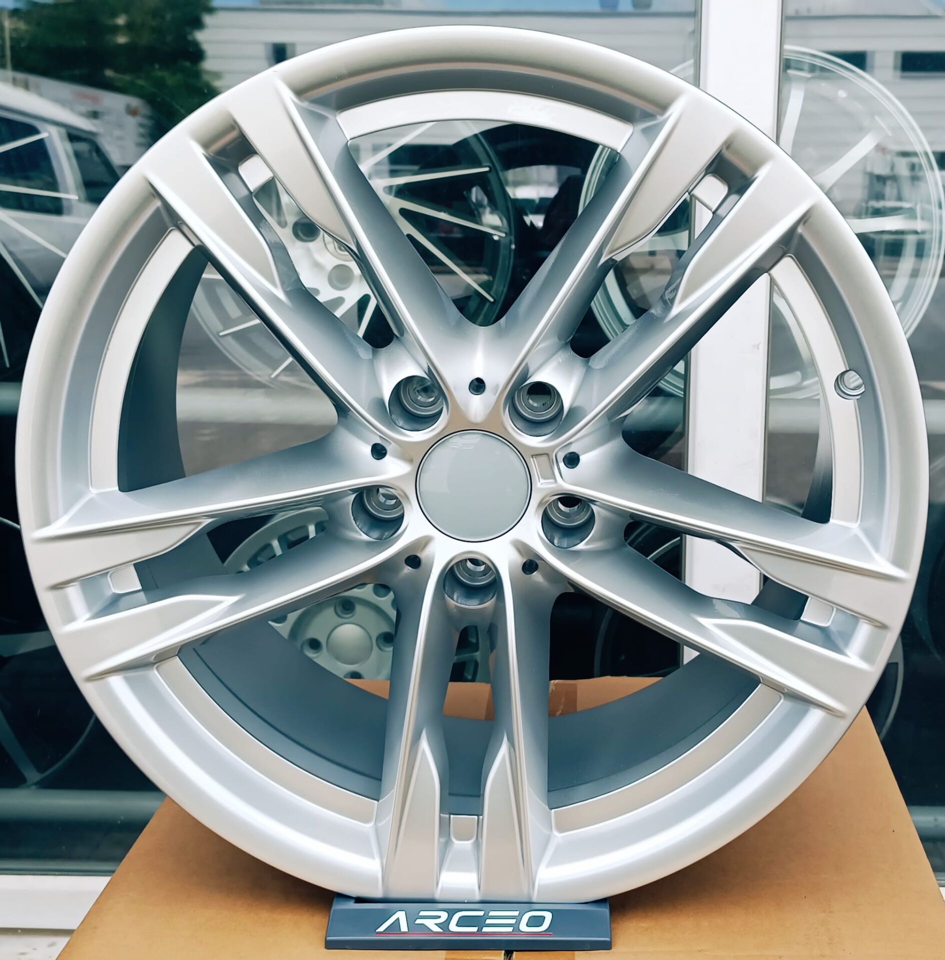 20 BMW DIŞA DÖNÜK F10 JANTI-8.5X20*-9.5X20* inç -5X120 ET.35 CB.72.6 SİLVER JANT 4 ADET