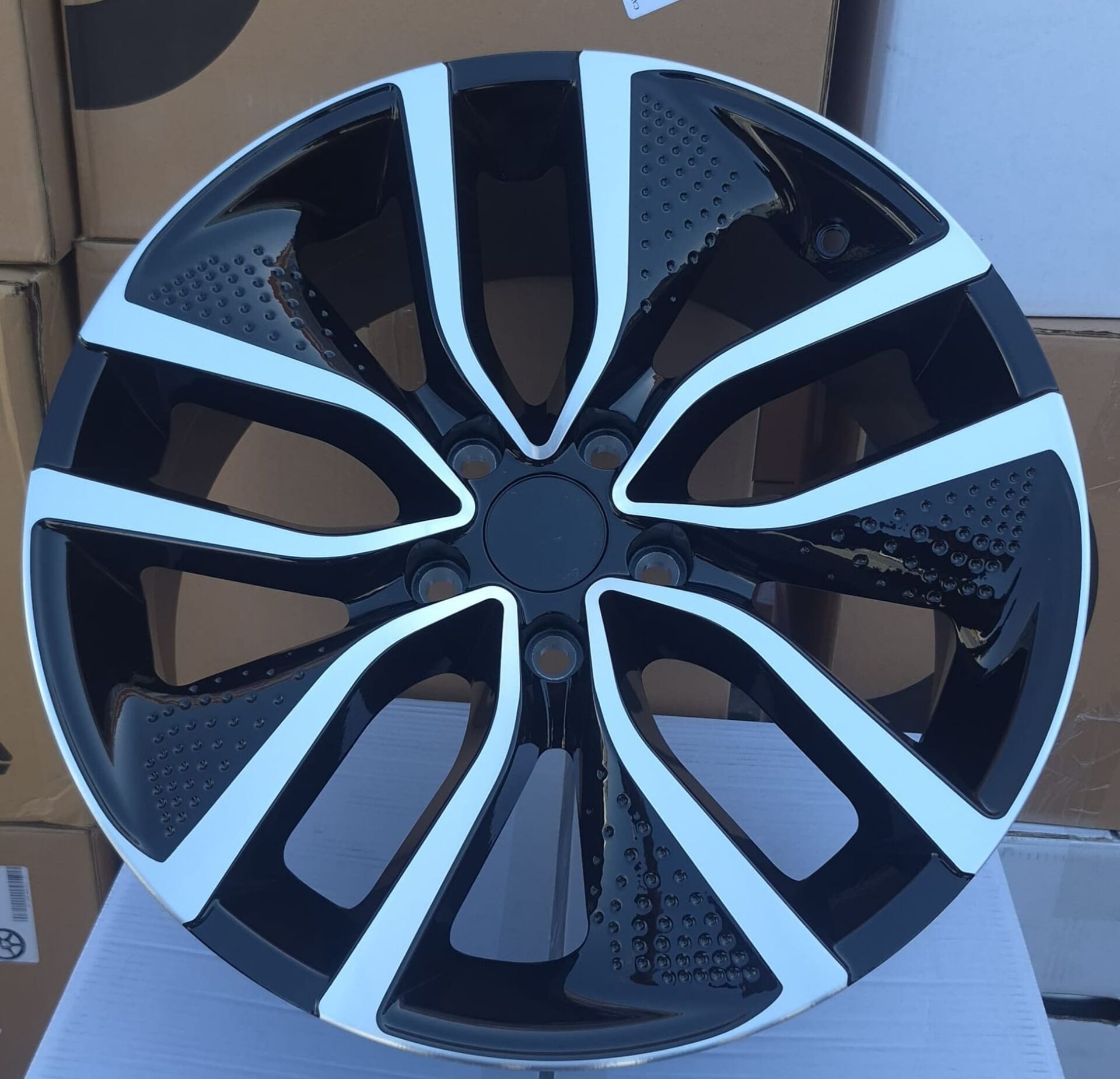 8.0X18 5X114.3 18 inç ET.45 CB.73.1 BLACK DİAMOND YENİ TİP İCON JANT MODELİ JANT 4 ADET RENAULY-TOYOTA-HONDA-NİSSAN-KİA JANTI