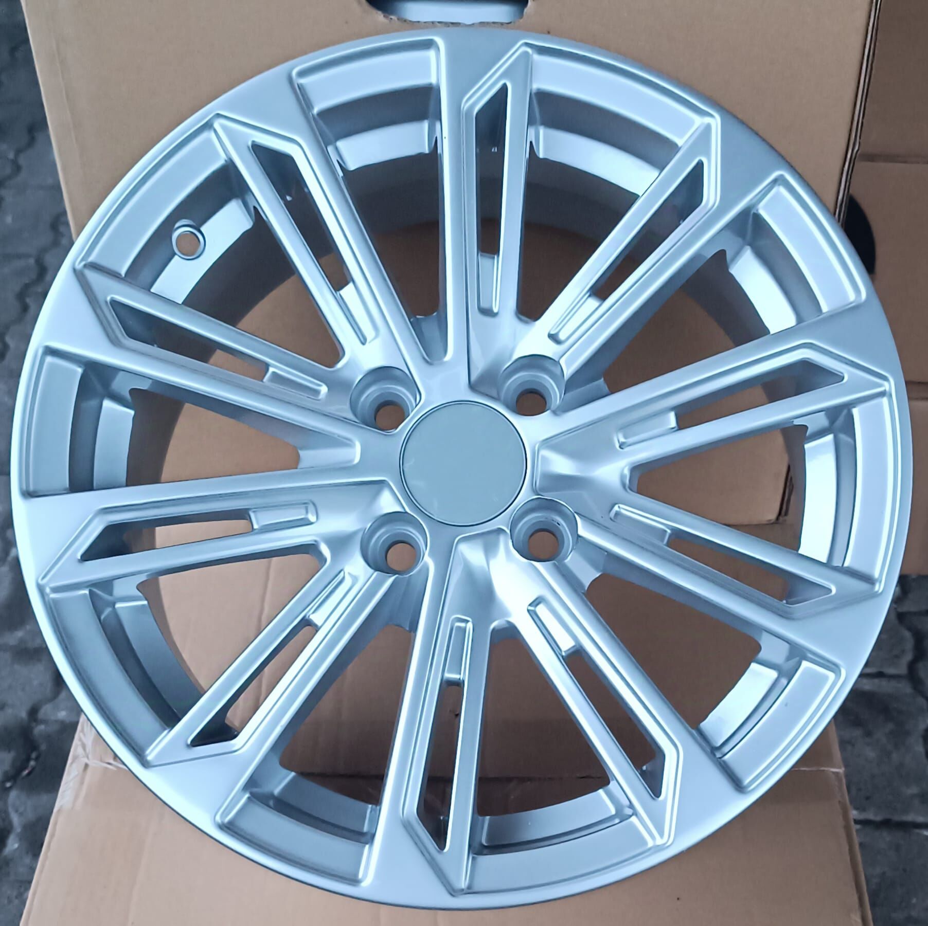 VERONA JANT-6.5X16 4X100 16 inç ET:35 CB.67.1 SİLVER GLOS JANT 4 ADET RENAULT-FİAT-DACİA-HONDA-HYUNDAİ-NİSSAN-KİA-TOYOTA UYUMLU