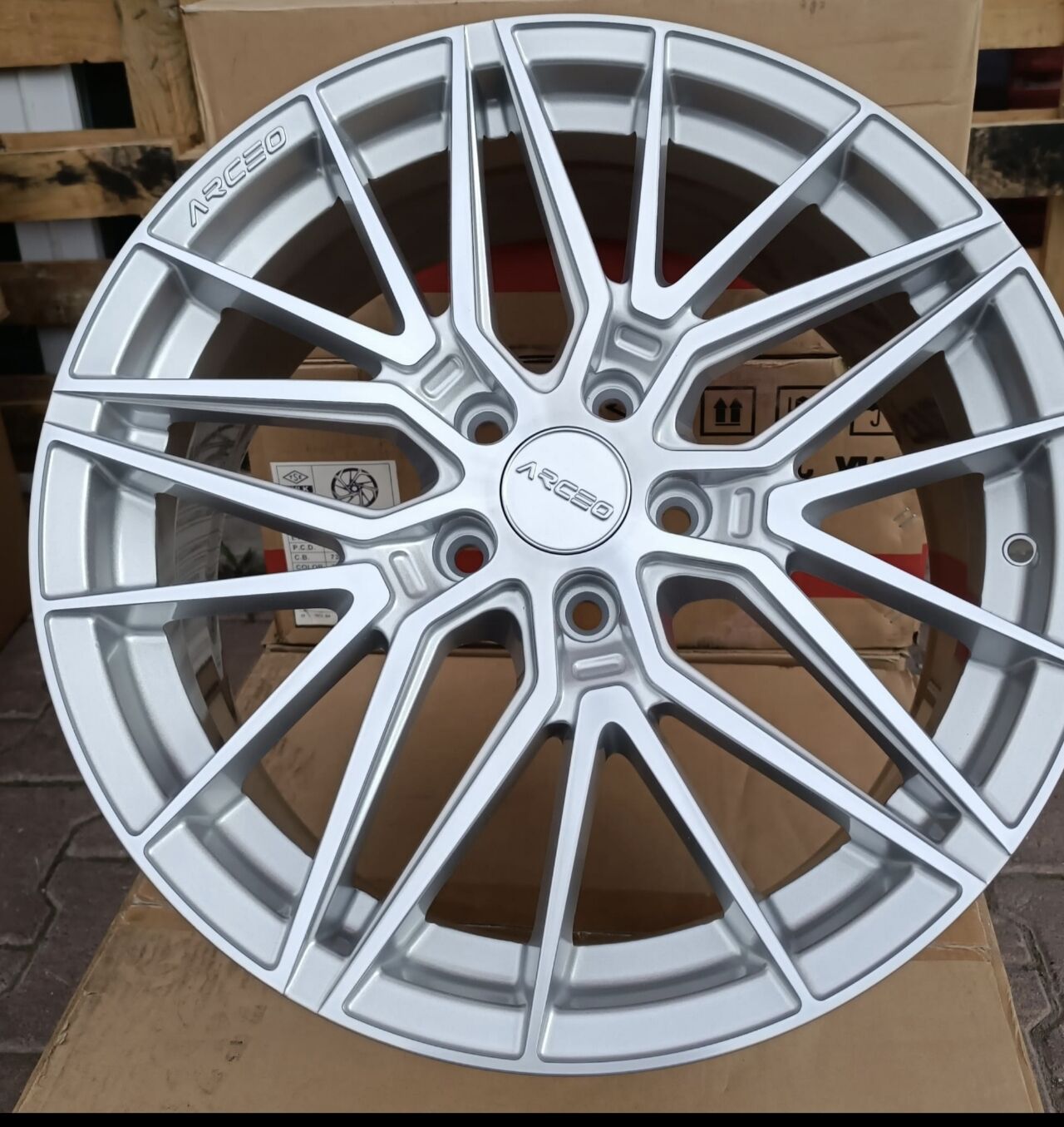 5X108 18 İNÇ ARCEO SEVİLLA JANT MODELİ SİLVER FORD CHERY JACEO UYUMLU BİR TAKIM 4 ADET